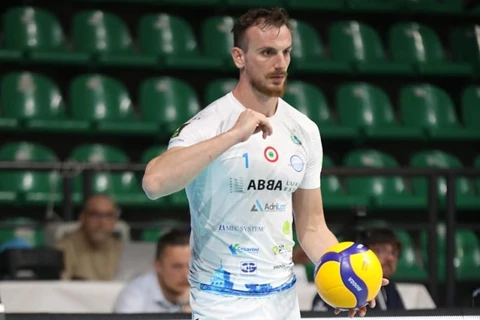 كرة طائرة.. مصدر ليلا كورة: الأهلي يسابق الزمن لتسجيل اللاعب أندريا سانتانجيلو